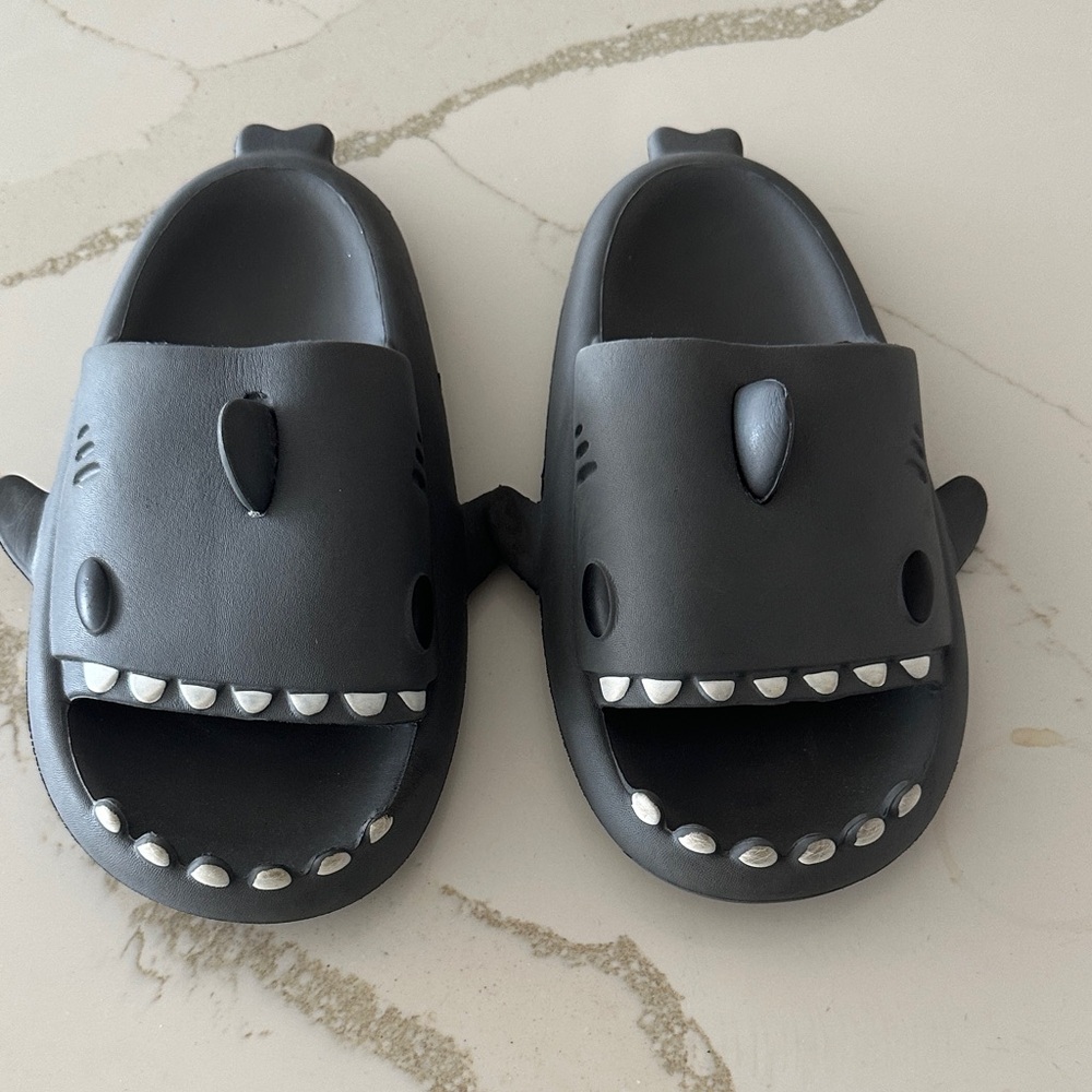 Shark Slides size 38-39